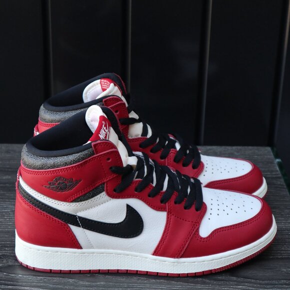 Air Jordan 1 Retro High OG "Chicago Lost and Found" Sneaker - Picture 5 of 12